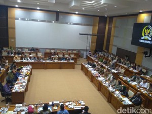 Komisi VIII Rapat Bareng Mensos-Kepala BNPB Bahas Penanggulangan Bencana