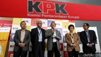Dewan pengawas (Dewas) KPK memberikan pernyataan pers kepada awak media terkait sejumlah isu terkini di gedung ACLC KPK, Jl HR Rasuna Said, Jakarta Selatan, Selasa (14/1/2020).