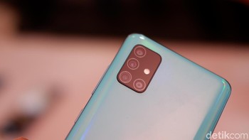 Empat kamera tersemat di bagian belakang, ukurannya masing-masing 48 MP, 12 MP (ultra wide), 5 MP (depth) dan 5 MP (macro). Foto: Adi Fida Rahman/detikINET  