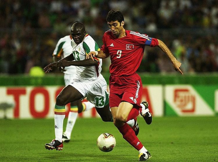 Picture Story: Nasibmu Hakan Sukur, Dulu Pemain Top Kini Driver Taksi Online