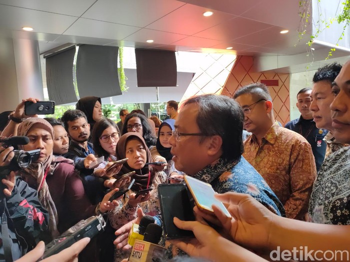 Menristek Bambang Brodjonegoro usai menghadiri Apple Developer Academy. Foto: Virgina Maulita Putri/detikINET Menristek Bambang Brodjonegoro usai menghadiri Apple Developer Academy. Foto: Virgina Maulita Putri/detikINET