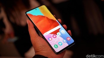 Mengusung layar Super AMOLED dengan ukuran 6,5 inch. Foto: Adi Fida Rahman/detikINET  