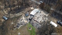 Kebakaran hutan yang terjadi di sejumlah wilayah di Australia sejak beberapa pekan lalu berdampak cukup besar bagi masyarakat. Tak sedikit warga yang terpaksa mengungsi akibat rumah mereka hangus terbakar. AP Photo/Sam McNeil.