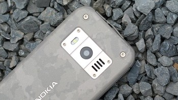 Nokia 800 juga melewati MIL-STD-810G standar uji peralatan elektronik militer AS. Foto: Sina Mobile