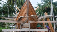Desa Tanjung, Natuna, Kepulauan Riau, menjadi salah satu galangan pembuatan kapal motor.