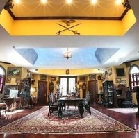 Walaupun kastil ini terlihat mengerikan dari bagian luarnya, ternyata bagian dalam kastil ini jauh berbeda. Lihat saja, terlihat sangat cantik dan mewah bukan? Foto: dok. buzznick