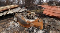 Desa kecil di New South Wales itu pun kini bagai kota mati karena ditinggal oleh para warganya akibat kebakaran hutan yang sebelumnya melanda kawasan tersebut. AP Photo/Rick Rycroft.