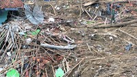 Basarnas menyatakan pencarian tiga korban tanah longsor di kampung tersebut dihentikan karena kondisi medan dan cuaca menjadi kendala serta akses alat berat yang tidak bisa masuk ke lokasi kejadian.