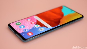 Dapur pacunya Exynos 9611 berpadu dengan RAM 6 GB. Foto: Adi Fida Rahman/detikINET