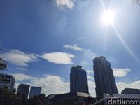 Langit Jakarta Biru dan Cerah Hari Ini, Ternyata Ini Penyebabnya