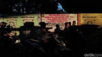 Dalam kondisi hari-hari sebelumnya, uap itulah yang menjadi bahan mendung hujan. Di Samudera Hindia sendiri, ada Siklon Tropis Claudia yang bergerak menjauhi Indonesia, namun pengaruhnya tak sampai ke Jakarta dan sekitarnya.