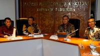 Selain sebagai ajang silaturahmi, pertemuan pimpinan KPK dengan para pimpinan MPR RI tersebut juga turut memantau penganan kasus PT Asuransi Jiwasraya yang sedang dilakukan Kejaksaan Agung (Kejagung).