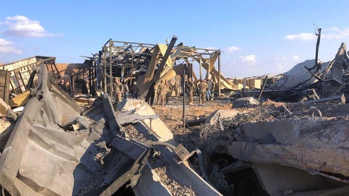 Pangkalan militer AS Ain al-Asad di Irak jadi sasaran rudal Garda Revolusi Iran. Aksi itu dilakukan sebagai balasan atas kematian Jenderal Qasem Soleimani.