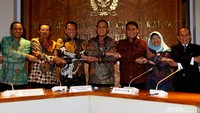 Para pimpinan KPK periode 2019-2024 bersilaturahmi dengan pimpinan MPR RI di di Gedung Nusantara III, Kompleks Parlemen, Senayan, Jakarta, Selasa (14/1/2020).