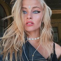 Ksenia ditemukan di semak-semak dalam keadaan hampir bugil. Dia ditemukan oleh tukang sapu jalanan. Mirisnya, saat ditemukan cuaca tengah ekstrem hingga minus derajat celsius. Foto: Instagram