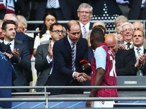 Pangeran William Lebih Cemaskan Aston Villa Ketimbang Mundurnya Harry?