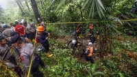Penertiban puluhan lubang ilegal di area tambang milik PT Aneka Tambang tersebut untuk menertibkan para penambang liar melakukan aksi pencurian emas milik negara.