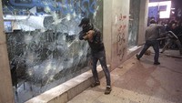 Unjuk rasa dipicu perekonomian yang stagnan yang disebabkan krisis keuangan di Lebanon yang juga menjadi salah satu negara yang memiliki utang paling banyak di dunia.