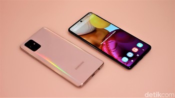 Samsung memberikan fitur sidik jari di layar, NFC, Dolby Atmos, Samsung Pay dan AI Gaming Boster. Foto: Adi Fida Rahman/detikINET