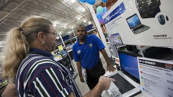 Selain mendapat ulasan positif, Windows 7 pun mencatatkan rekor penjualan yang terbilang baik, bahkan paling baik dalam sejarah. Foto: Getty Images