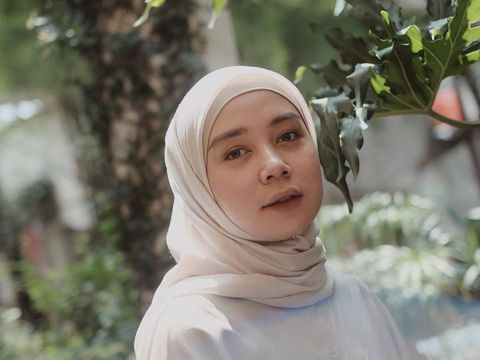10 Tips Hijab untuk Wajah Lebar Agar Terlihat Tirus