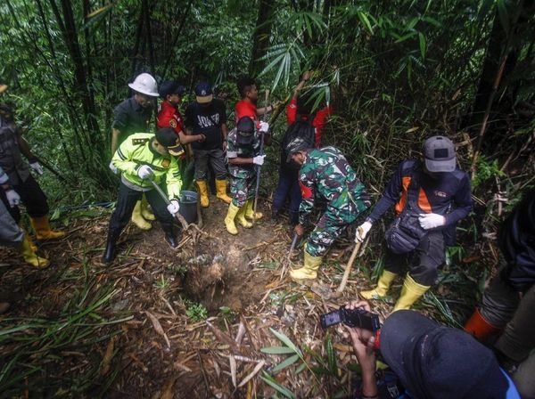 Antisipasi Longsor, TNI-Polri Tertibkan Tambang Ilegal di Bogor