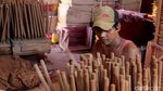 Geliat Perajin Hio yang Mulai Kebanjiran Order Jelang Imlek