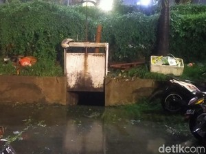 Banjir Surabaya Surut Tak Lebih 3 Jam, Ini Penyebabnya
