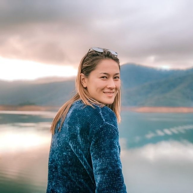 Sosok atlet 24 tahun ini mencuri perhatian karena paras cantiknya. Bersama rekannya Setyana Mapasa yang membawa nama Australia, Gronya akan bertanding melawan pasangan ganda putri asal Jepang Misaki Matsutomo/Ayaka Takahashi, malam nanti. Foto: Instagram/@gronyasomerville