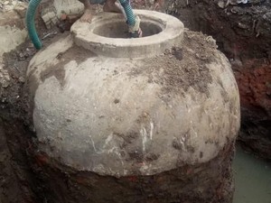 Geger Penemuan Gentong Raksasa di Indramayu