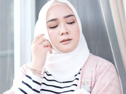 10 Tips Hijab untuk Wajah Lebar Agar Terlihat Tirus