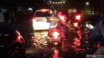 Jalan dr Soetomo Tergenang, Puluhan Motor Mogok