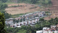 Pramestha Resort dibangun pada lahan Kawasan Bandung Utara (KBU) yang dilarang bagi pembangunan perumahan baru pada lokasi dengan garis kontur di atas 1.000 mdpl.