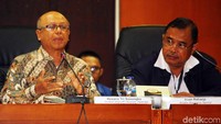 Hexana Tri Sasongko memberikan pemaparan dalam diskusi tersebut.
