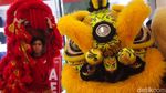 Aksi Barongsai Jelang Imlek di Pusat Perbelanjaan