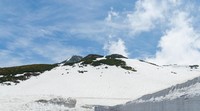 Kamu yang penasaran dengan tebing salju ini bisa datang ke Kota Nagano. Tiket eksplorasi gunung ini adalah 9.000 Yen untuk one day pas atau sekitar Rp 1,1 juta. (iStock)