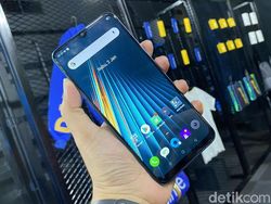 Penampakan Realme 5i dan Buds Air yang Siap Goda Kantong