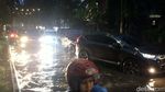 Jalan dr Soetomo Tergenang, Puluhan Motor Mogok
