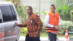 Diperiksa Perdana, Wahyu Setiawan Pakai Rompi Tangkapan KPK