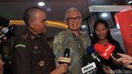 Tawa Irawan Gunari Usai Diperiksa Terkait Jiwasraya