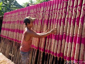 Geliat Perajin Hio yang Mulai Kebanjiran Order Jelang Imlek