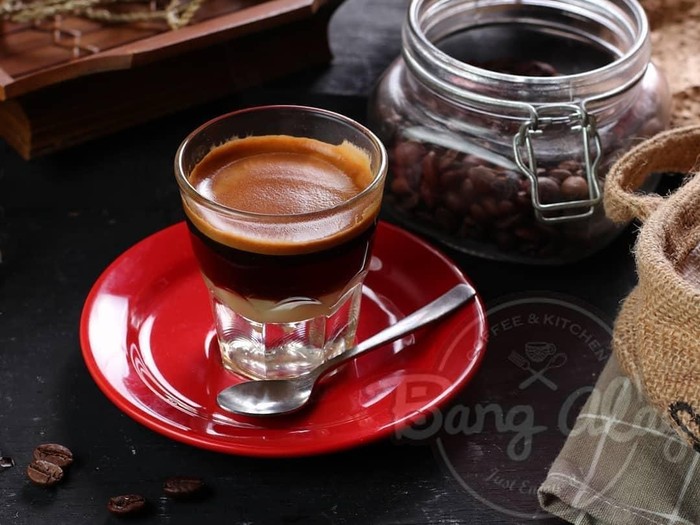Kedai kopi yang buka pagi hari
