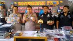 Ekspresi Ratu Keraton Agung Sejagat Saat Berbaju Tahanan