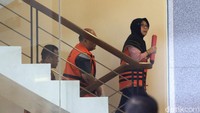 Pemberian suap tersebut diketahui terkait dengan beberapa proyek di kawasan Sidoarjo.