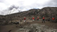 Proses evakuasi warga yang terdampak abu vulkanik akibat erupsi Taal Volcano terus dilakukan. AP Photo/Basilio Sepe.