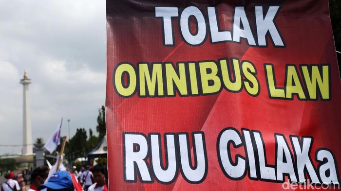 Buruh Demo Tolak Omnibus Law/Foto: Rifkianto Nugroho Buruh Demo Tolak Omnibus Law/Foto: Rifkianto Nugroho