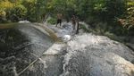 Potret Air Terjun Anti Licin, Bisa Didaki dengan Nyeker
