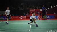 Namun di babak kedua Kevin Sanjaya/Marcus Gideon gagal menjaga momentum, dan akhirnya menyerah dari Marcus Ellis/Chris Langridge dengan angka tipis 19-21.