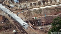 Pelanggaran lainnya, sesuai dengan ketentuan Perda Nomor 2 Tahun 2016 Bab XV Pasal 56 dalam hal bupati/wali kota menerbitkan izin pemanfaatan ruang KBU tidak berdasarkan rekomendasi gubernur, maka keputusan izin dinyatakan batal demi hukum.