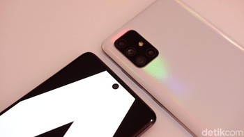 Empat kamera tersemat di baggian belakang. Ukurannya 64 MP, 12 MP (ultra wide angle), 5 MP (depth) dan 5 MP (makro). Foto: Adi Fida Rahman/detikINET
